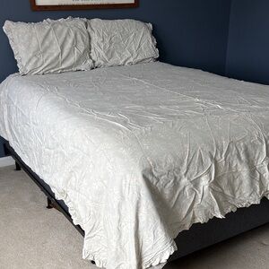 Elegant Cream Bedding Set